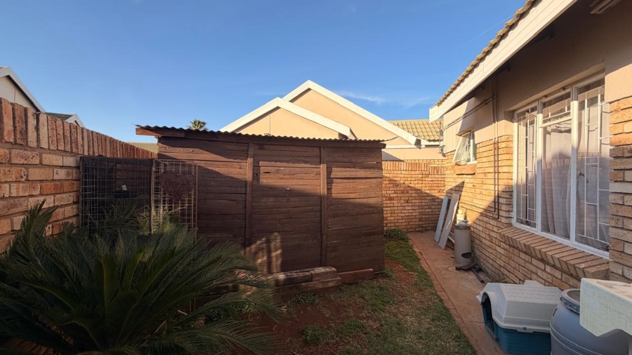 3 Bedroom Property for Sale in Roylglen Gardens Northern Cape